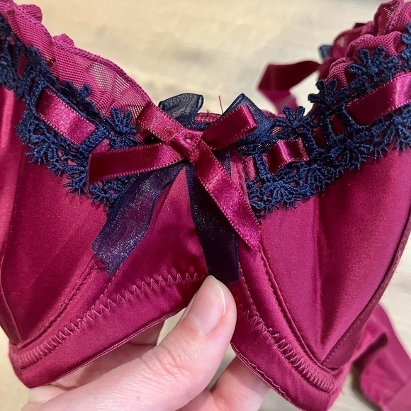 Curvy Kate Satin Ruffle Bra - Picture 4 of 6